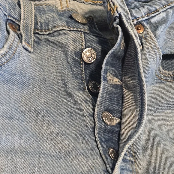 Levi’s 501 Women’s 26x30 Slim Straight Jeans Light Wash Button Fly High Rise EUC - Picture 10 of 16